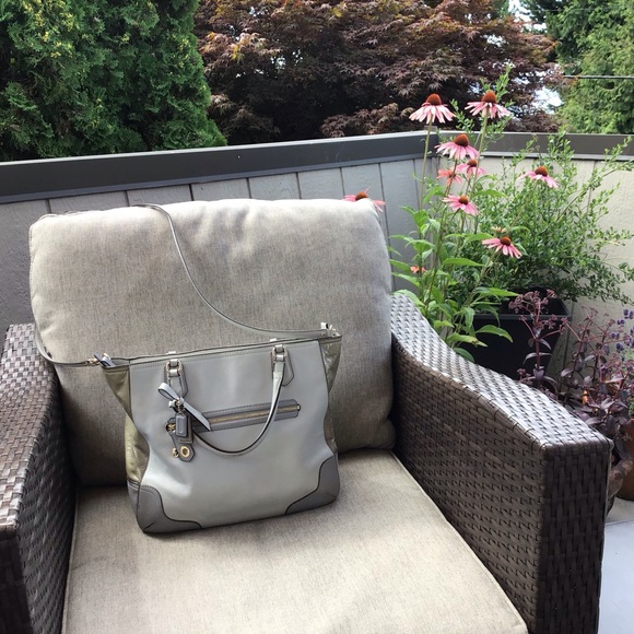 Coach Handbags - Coach Poppy Colorblock Leather Bag